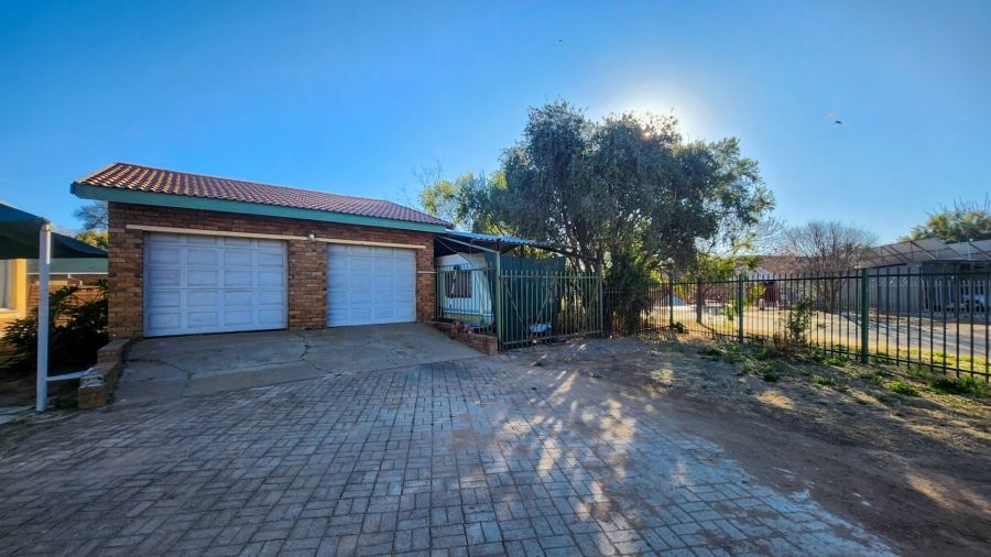 3 Bedroom Property for Sale in La Hoff North West